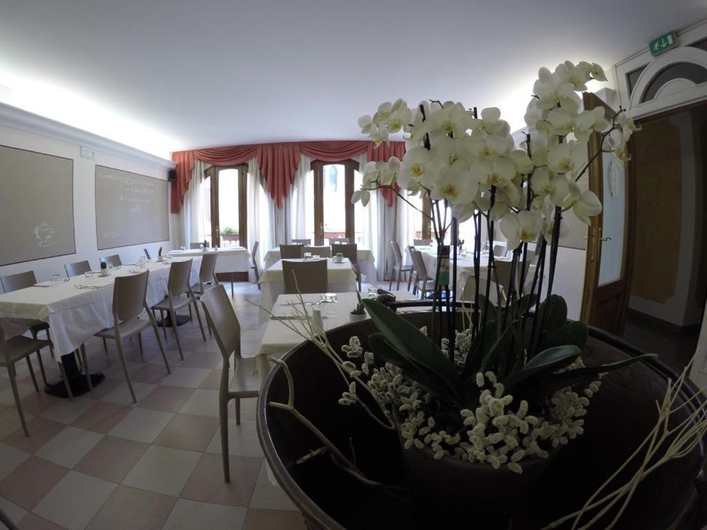 Hotel Ristorante Centrale Vestone Eksteriør bilde